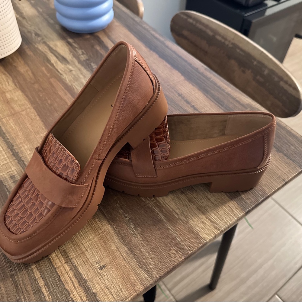 NYDJ Tan Croc-Embossed Women’s Loafers Size 8 Never Worn